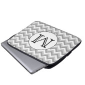 Ihr Brief. Grau Zigzag Muster Monogramm. Laptopschutzhülle (Vorne Knopf)