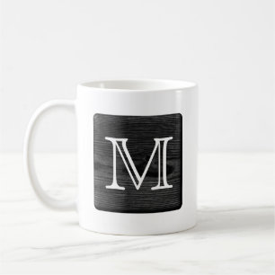 Ihr Buchstabe-Monogramm. Bild des schwarzen Holzes Kaffeetasse