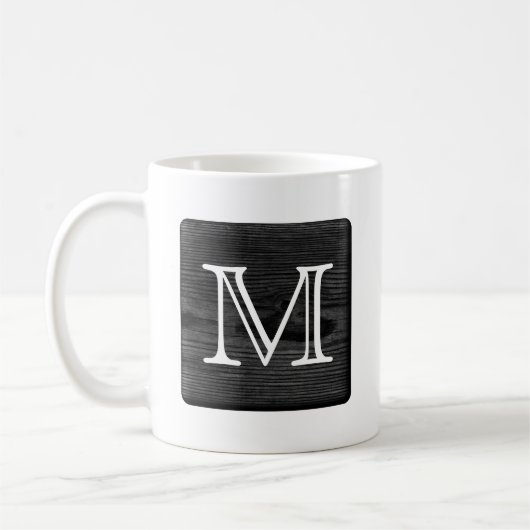 Ihr Buchstabe-Monogramm. Bild des schwarzen Holzes Kaffeetasse (Links)