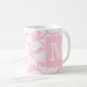 Ihr Buchstabe-Monogramm. Rosa Paisley-Muster Kaffeetasse (VorderseiteRechts)