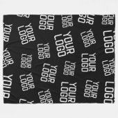 Ihr Design- oder Firmenlogo | Random Platzierung Fleecedecke (Vorderseite (Horizontal))