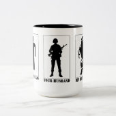 Ihr Ehemann… Ihr Ehemann… mein Ehemannkaffee c Zweifarbige Tasse (Mittel)