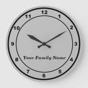 Ihr Familienname auf grauer runder Wanduhr