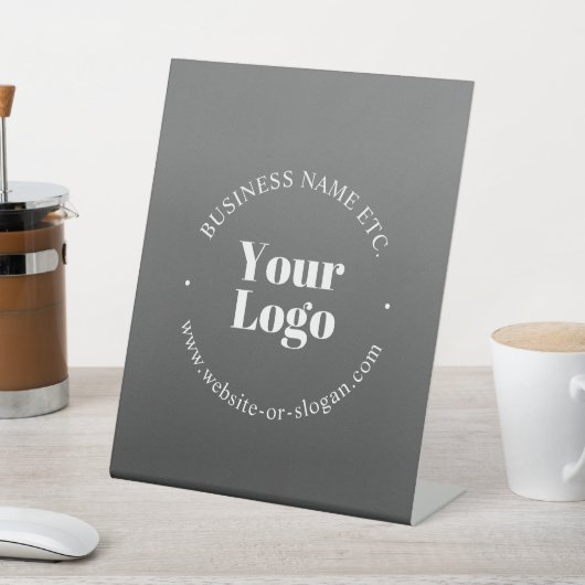 Ihr Firmenlogo oder Ihr Design und Ihr bearbeitete Sockelschild (In SItu)