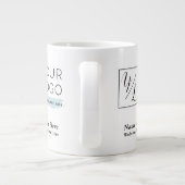 Ihr Firmenlogo und individuelle Details Jumbo-Tasse (Rückseite)