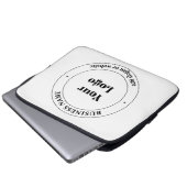 Ihr Firmenlogo und Werbetext | weiß Laptopschutzhülle (Vorne Knopf)