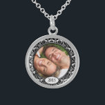 Ihr Foto Damask Hochzeitsszenario Sterling Silberkette<br><div class="desc">Keepake Necklaces wählen Sie entweder Silber Platin oder Sterling Silver</div>