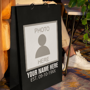 Ihr Foto hier Name und Alter Mittlere Geschenktüte