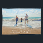 Ihr Foto Küchentuch mit individuellem Text<br><div class="desc">Handtücher für Foto und Textilien - Einzigartiges Design - Personalisierte Familie / Freunde oder Handtuch / Geschenk - Text und Foto hinzufügen - Umgestalten und verschieben Sie Elemente mit dem Anpassungs-Tool ! Wählen Sie Schriftart / Größe / Farbe! Viel Glück - Seien Sie glücklich :)</div>