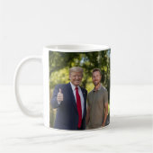 Ihr Foto mit Präsident Donald Trump 2024 Funny Kaffeetasse (Links)