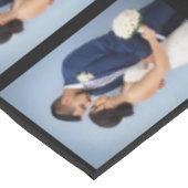 Ihr Foto-Muster auf schwarz Personalisiert Tischdecke (Schrägansicht)