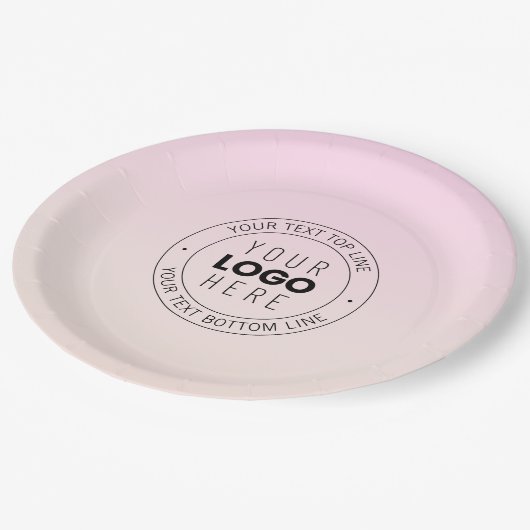 Ihr hochgeladenes Logo | Editierbarer Circle Text Pappteller (Schrägansicht)