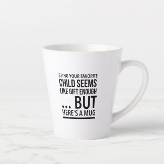 Ihr Lieblingskind zu sein scheint wie Geschenk gen Milchtasse