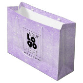 Ihr Logo Lilac Lila Glitzer Papier Einkaufstaschen Große Geschenktüte (Vorderseite Schrägansicht)
