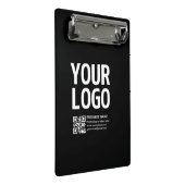 Ihr Logo mit bearbeitbarem QR-Code und Text Mini Klemmbrett (Schrägansicht)