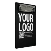 Ihr Logo mit editierbarem QR-Code und Text Mini Klemmbrett (Schrägansicht)