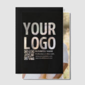 Ihr Logo mit editierbarem QR-Code und Text Pergament Einladungen (Versatz (Ehepaar))