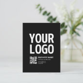 Ihr Logo mit editierbarem QR-Code und Text Postkarte (Stehend Vorderseite)