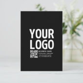 Ihr Logo mit editierbarem QR-Code und Text Save The Date (Stehend Vorderseite)