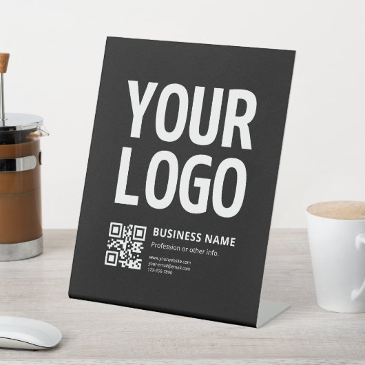 Ihr Logo mit editierbarem QR-Code und Text Sockelschild (In SItu)
