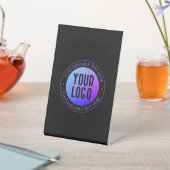 Ihr Logo & Modern Blue & Lila Ombre Gradient Sockelschild (In SItu)