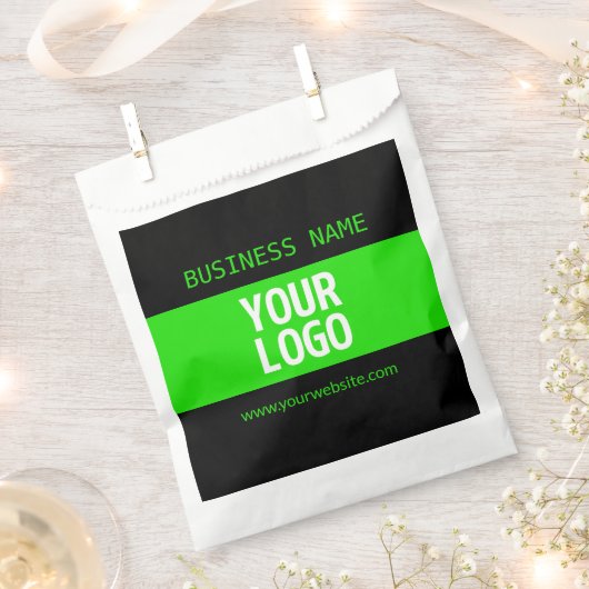 Ihr Logo oder Bild | Schwarz-Weiß-Grün Geschenktütchen (Ausgeschnitten)