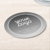 Ihr Logo und bearbeiteter Text | Dunkelgrau Gradie Runder Pappuntersetzer (Angewinkelt)