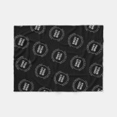 Ihr Logo und bearbeiteter Text | Wiederholmuster Fleecedecke (Vorderseite (Horizontal))