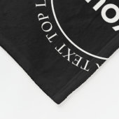 Ihr Logo und bearbeiteter Text | Wiederholmuster Fleecedecke (Ecke)