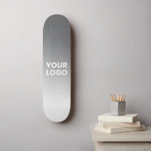 Ihr Logo und die bearbeitbare Hintergrundfarbe Skateboard