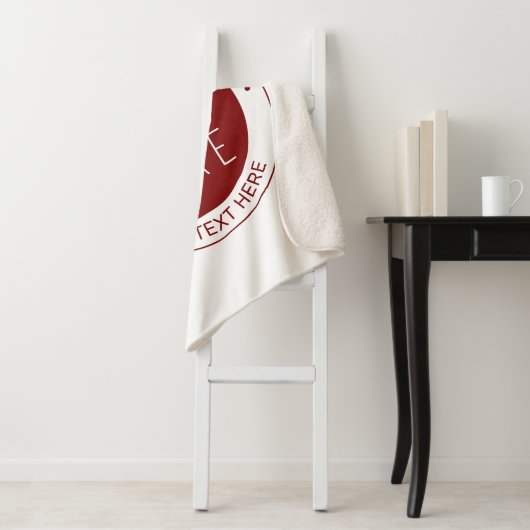 Ihr Logo und Ihr anpassbarer Text | Tiefe Rot/DIY- Sherpadecke (Beispiel)