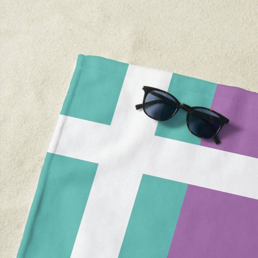 Ihr Monogramm auf aquamarinem u. Lila, mit weißen Strandtuch (Beispiel)