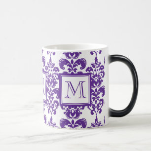 Ihr Monogramm, dunkles lila Damast-Muster 2 Verwandlungstasse