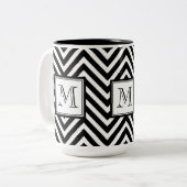IHR MONOGRAMM, SCHWARZES ZICKZACK ZWEIFARBIGE TASSE (Vorderseite Links)