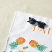 Ihr Name auf einem Ananas-tropisches Fruchtmuster Strandtuch (Beispiel)