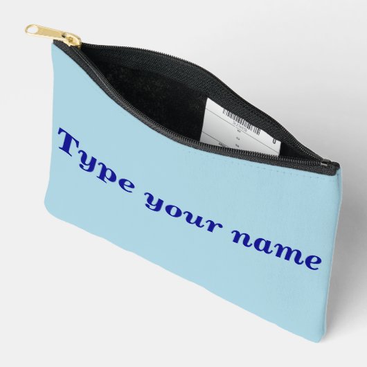 Ihr Name auf hellblauer Tasche (Offen)