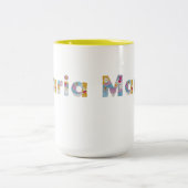 Ihr Name in künstlerischen Blumenbriefen / Maria T Zweifarbige Tasse (Mittel)