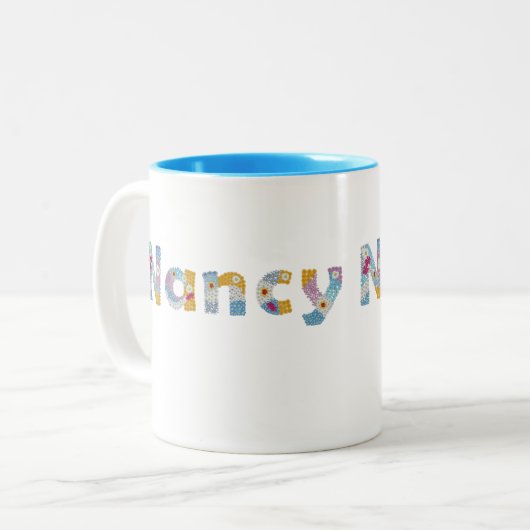 Ihr Name in künstlerischen Blumenbriefen / Nancy Zweifarbige Tasse (Vorderseite Links)