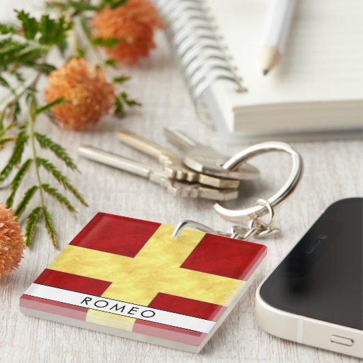 Ihr Name + Nautische Signalflagge R Romeo Schlüsselanhänger (Vorderseite rechts)