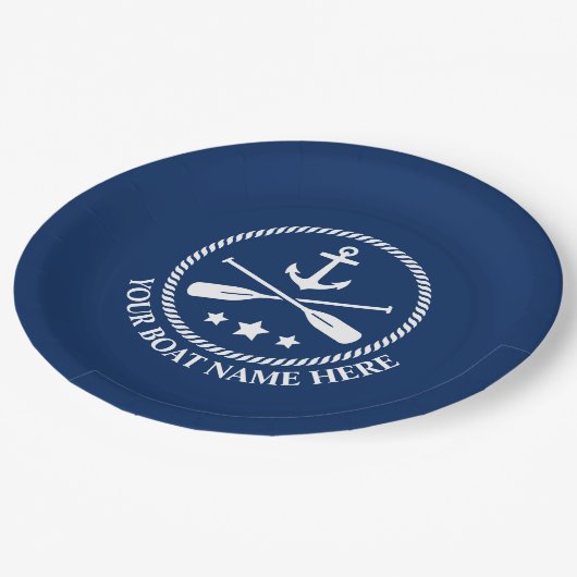 Ihr Name oder Text Anker & Oars Navy Blue Pappteller (Schrägansicht)