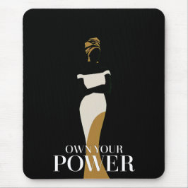 Ihr Power: Ein Portrait von Vertrauen und Anmut Mousepad