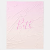 Ihr Text | Elegantes Script & Soft Blush Pink Ombr Fleecedecke (Vorderseite)