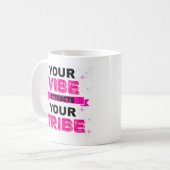 IHR VIBE ATTRAKTIERT IHRE TRIBE-TASSE KAFFEETASSE (Vorderseite Links)