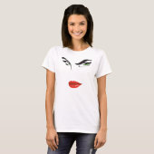 Ihre grünen Augen und roter T-Shirt (Vorne ganz)