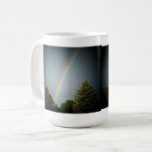 Ihre Initialen auf "Rainbow over Evergreen" Kaffeetasse (Vorderseite Links)