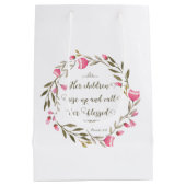 Ihre Kinder stehen auf und nennen sie gesegnet Mittlere Geschenktüte (Rückseite)