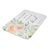 Ihre Kinder steigen oben u. nennen ihre gesegnete Badematte (Schrägansicht)