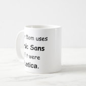 Ihre Mama verwendet Comic Sans Kaffeetasse (Vorderseite Links)