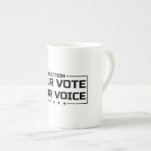 Ihre Stimme Ihr schwarzer Schriftart Porzellantasse (Vorderseite Rechts)