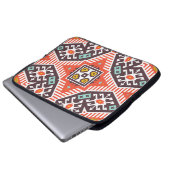 Ikat Aztec: Ethnisch gestreifte Textur Laptopschutzhülle (Vorne Knopf)